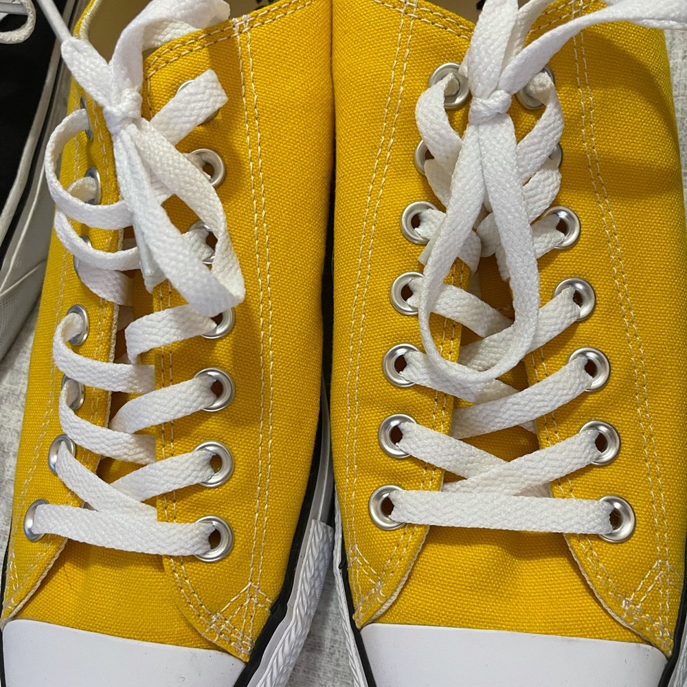 Low top Converse size 9